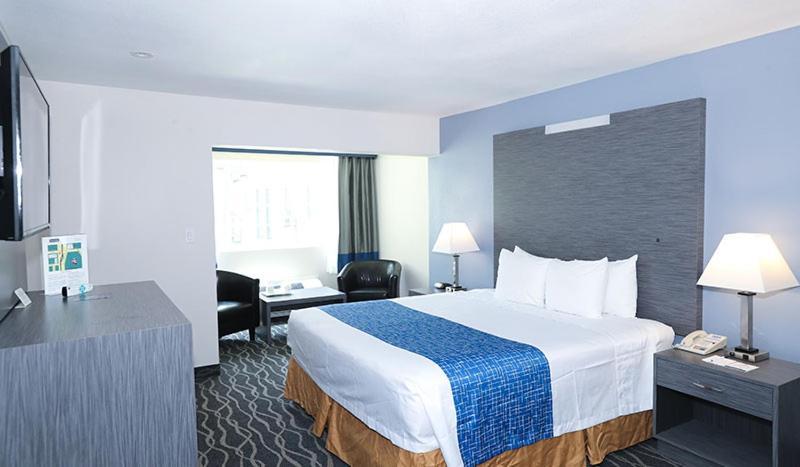 Travelodge Inn & Suites By Wyndham Anaheim On Disneyland Dr Extérieur photo