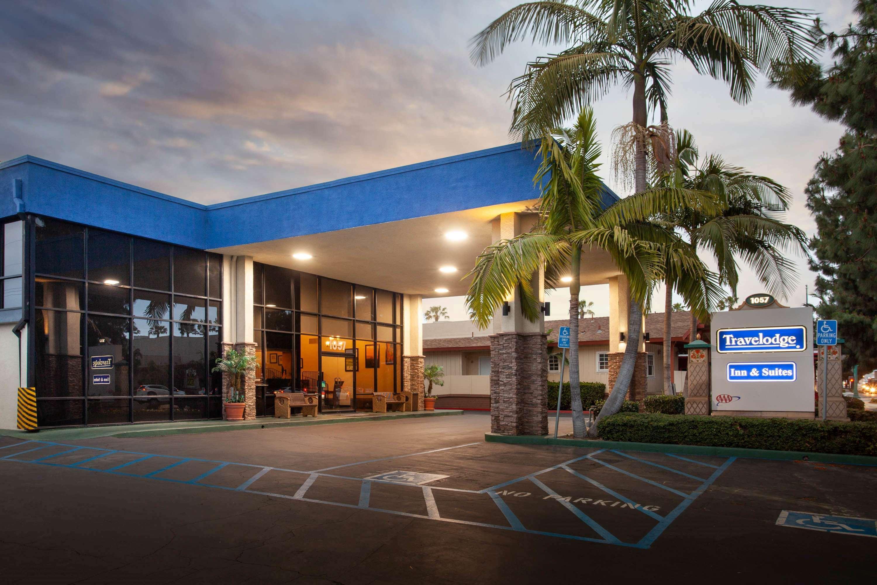 Travelodge Inn & Suites By Wyndham Anaheim On Disneyland Dr Extérieur photo