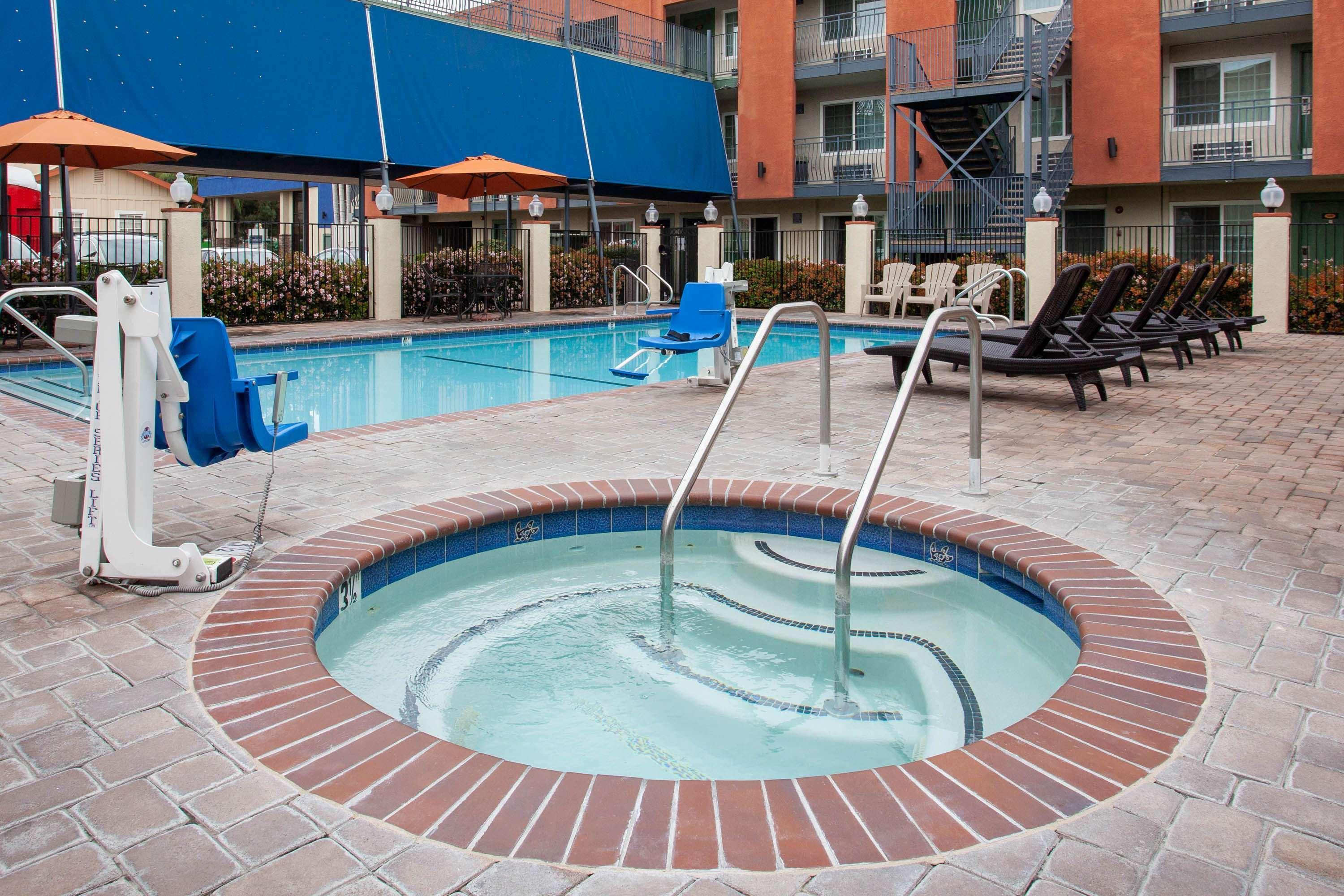 Travelodge Inn & Suites By Wyndham Anaheim On Disneyland Dr Extérieur photo