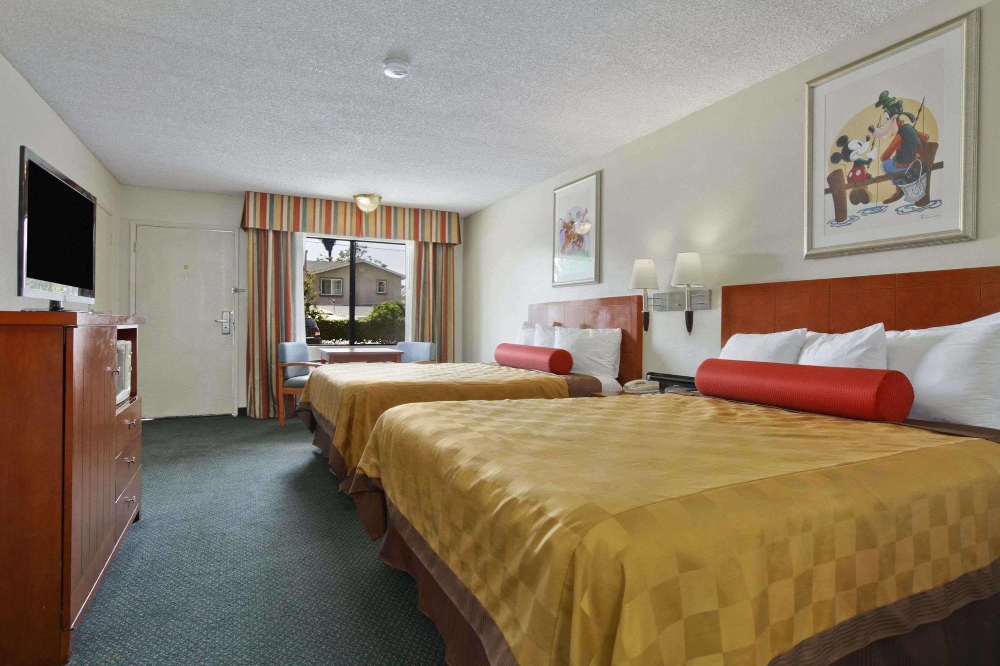 Travelodge Inn & Suites By Wyndham Anaheim On Disneyland Dr Extérieur photo