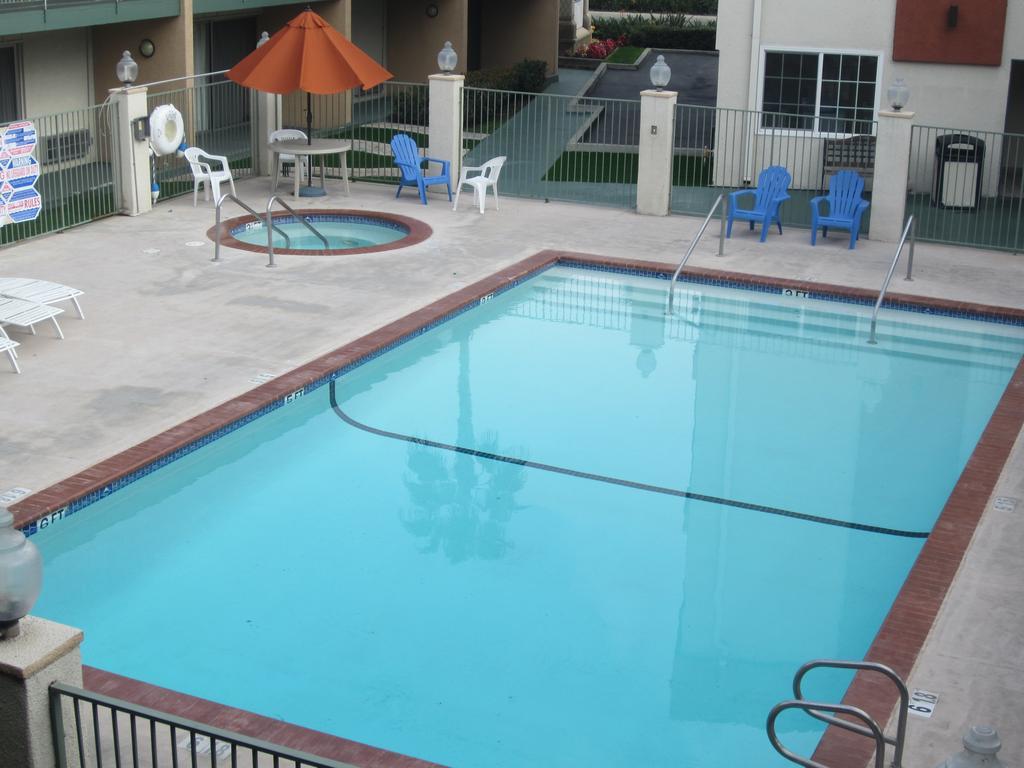 Travelodge Inn & Suites By Wyndham Anaheim On Disneyland Dr Extérieur photo